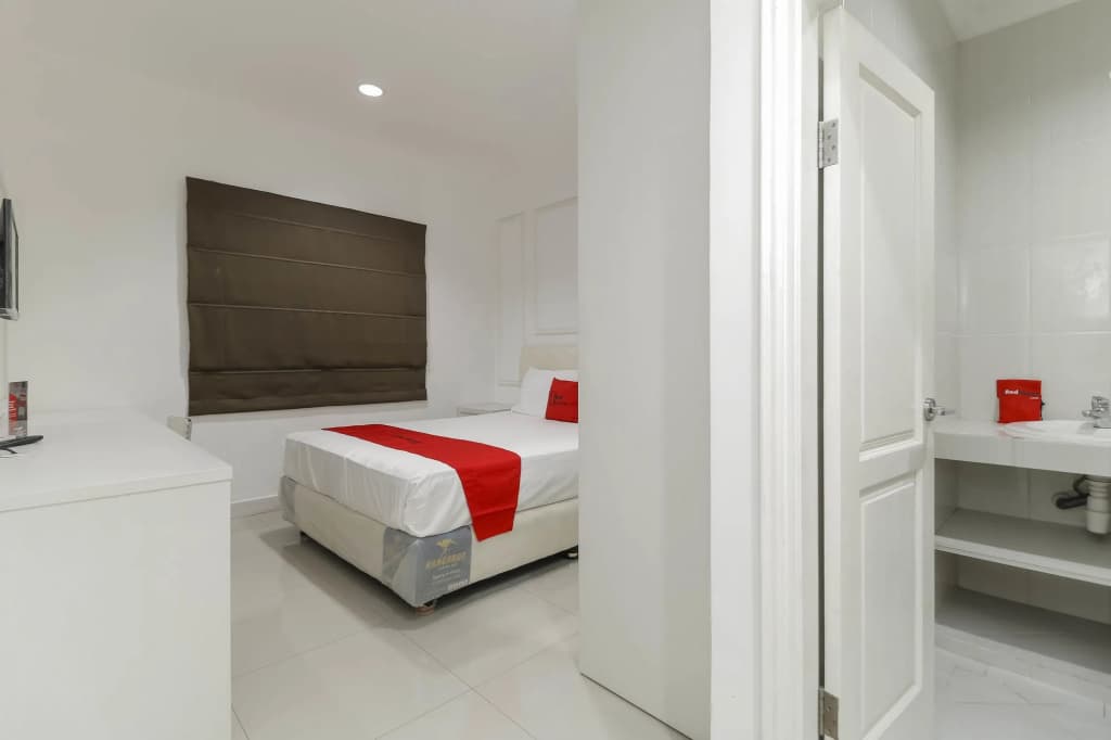 RedDoorz Plus @ Setiabudi Barat - photo 3