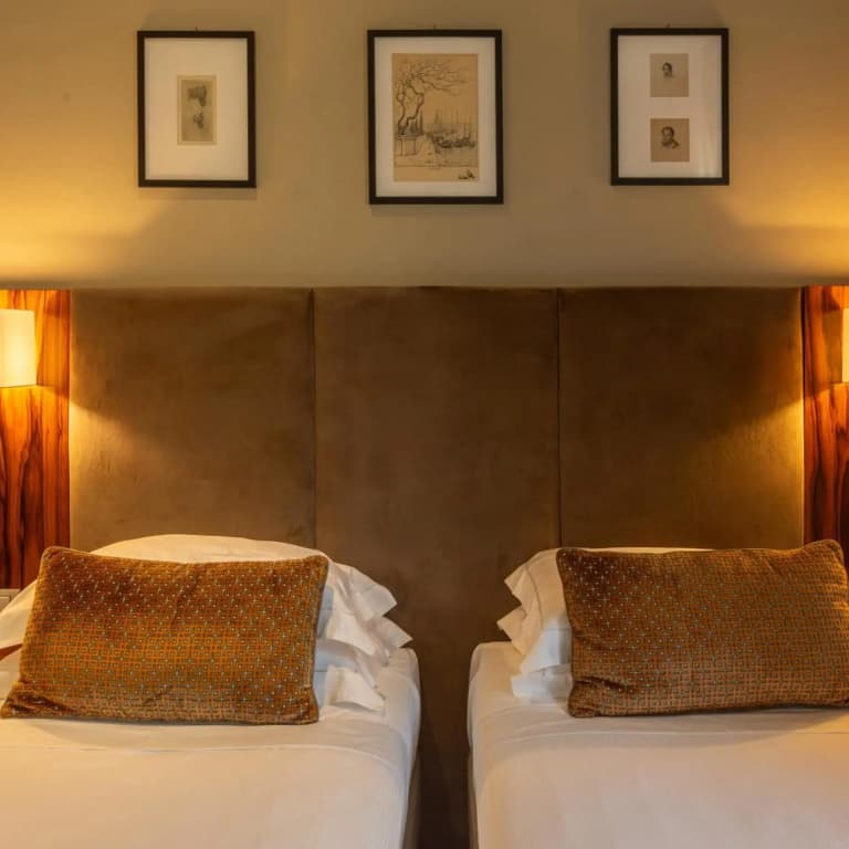 Hotel Embassy - photo 49