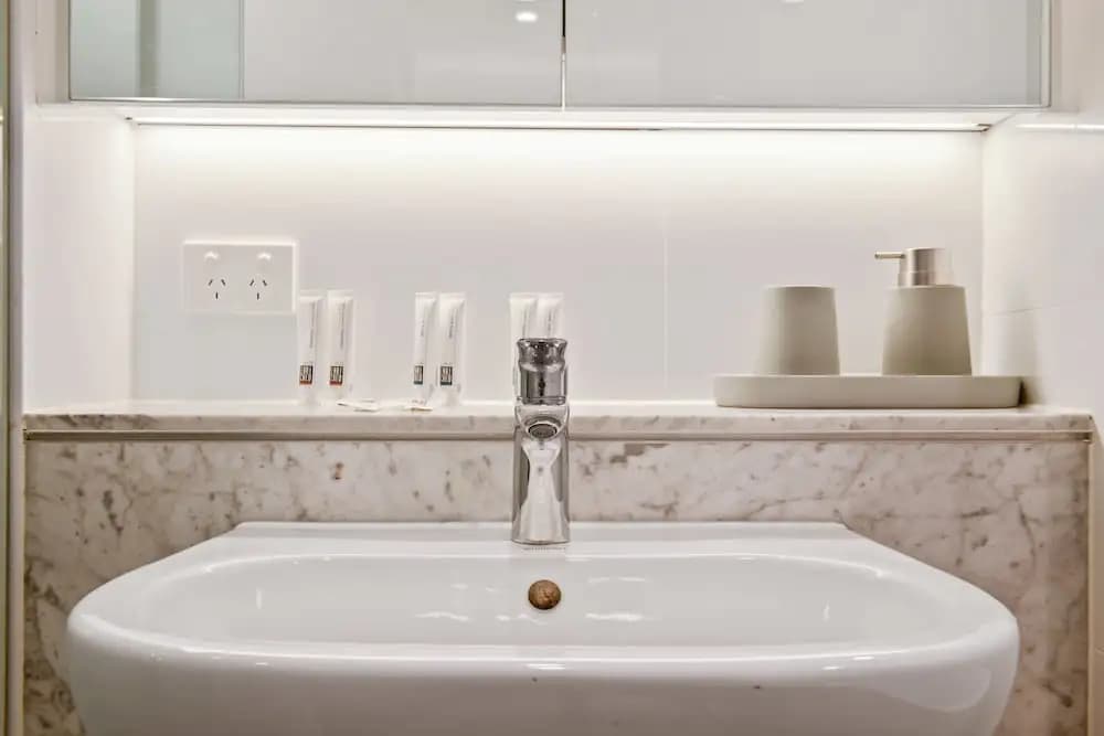 Brand New Ultra Luxe Apt Next To Central CBD - photo 7