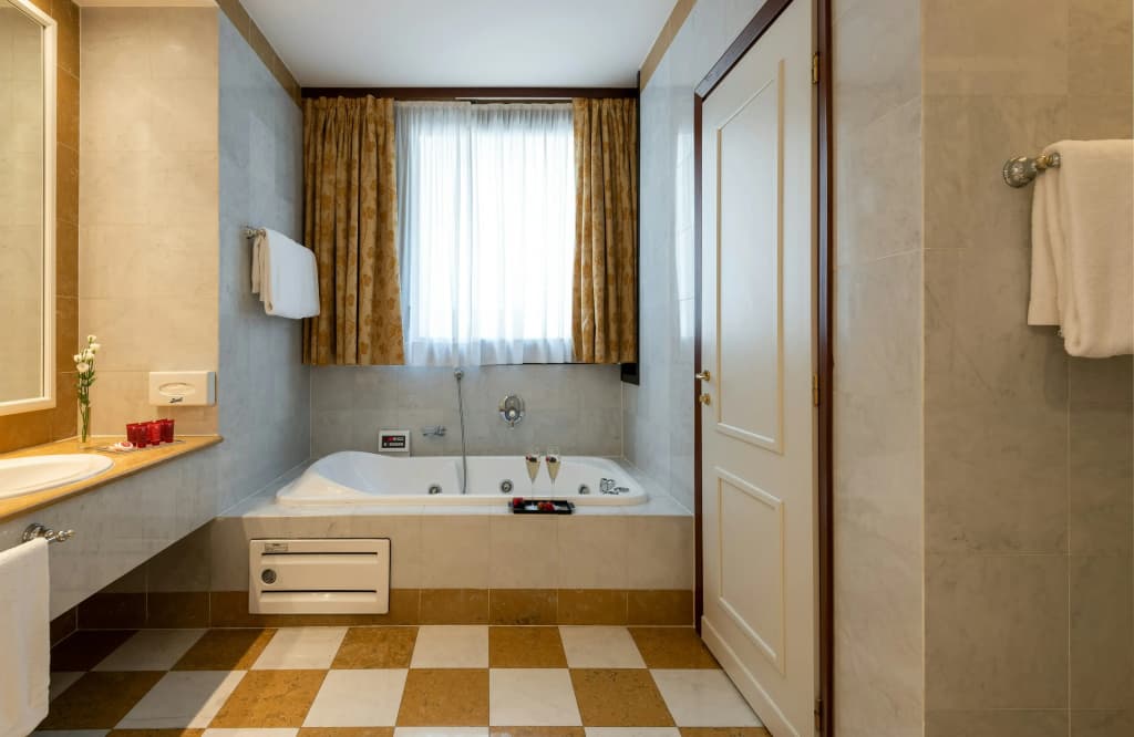 Leonardo Hotel Milan City Center - photo 9