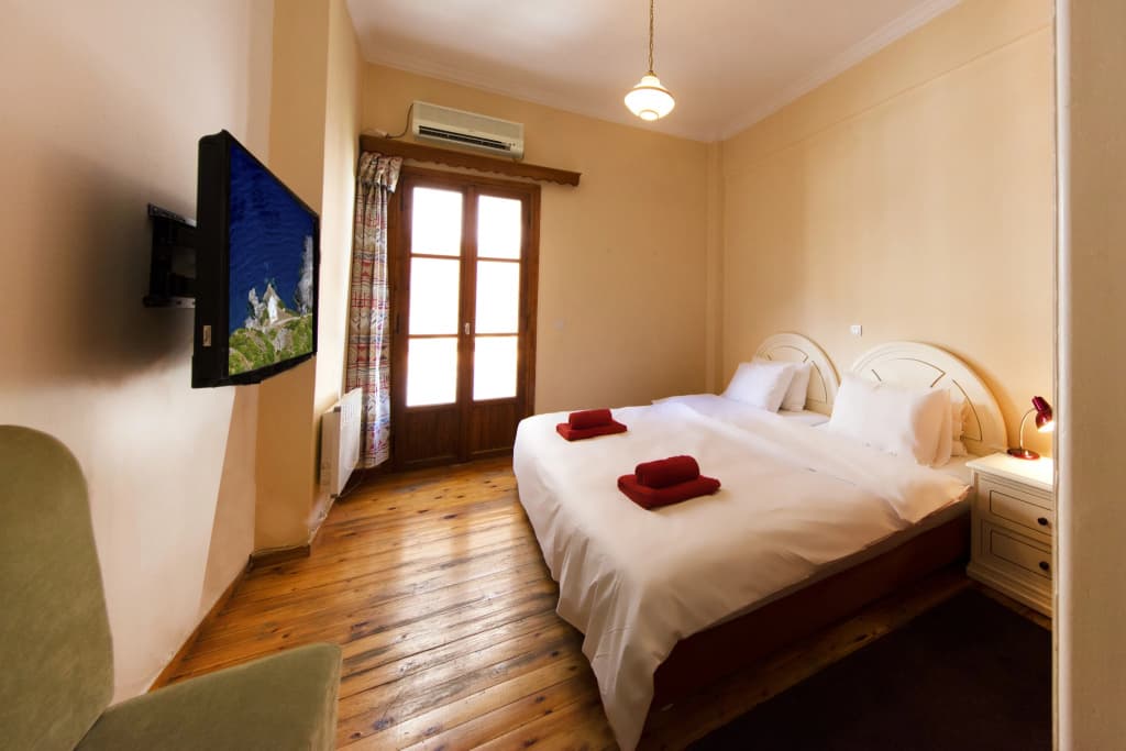 Exquisite Athens Apartment - photo 5