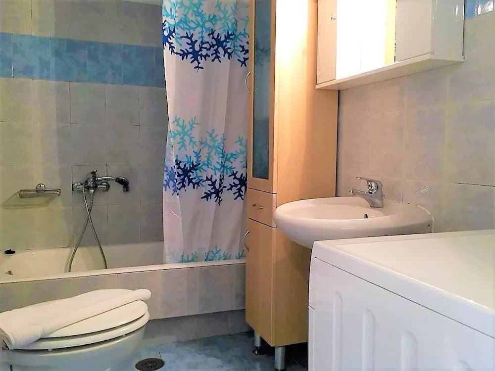 Comfy 3rd Floor Flat and Pspace - photo 7