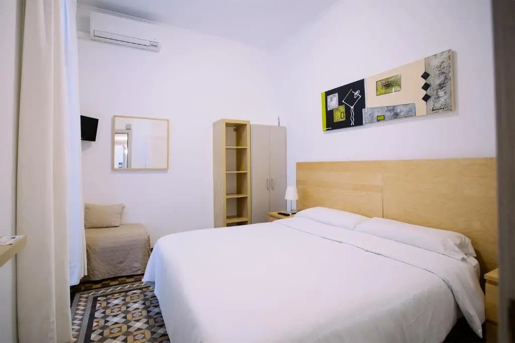 Hostal Eixample - photo 4