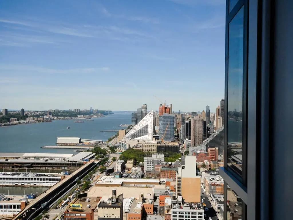 Global Luxury Suites at Sky - photo 4