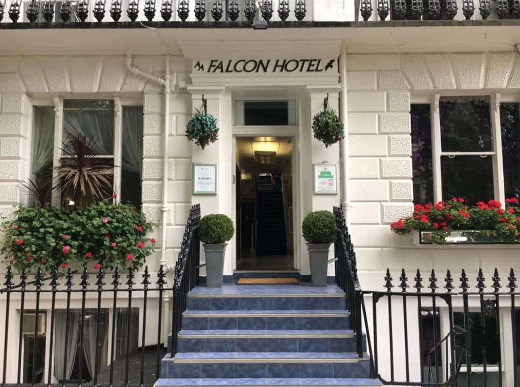 Falcon Hotel - photo 1