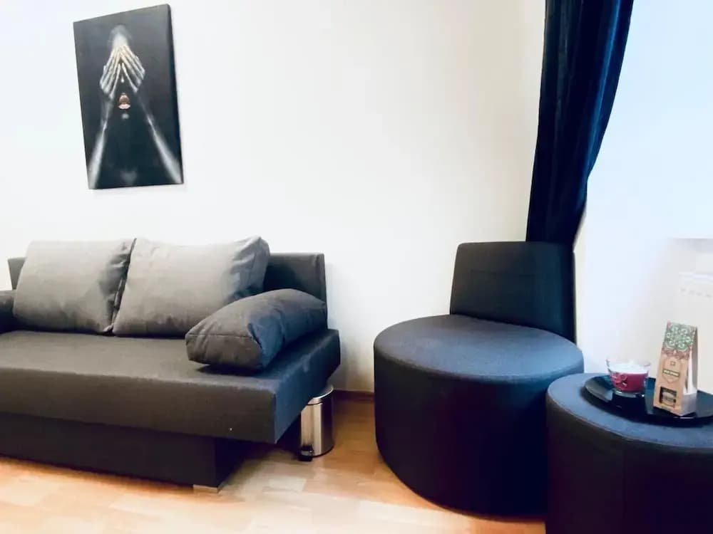 Comfy 3BR Apt for Groups Near Park - photo 1