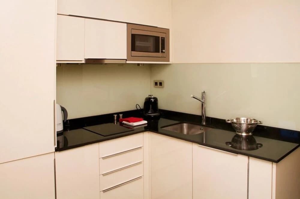 Roomspace Sandoval Apartments - photo 4