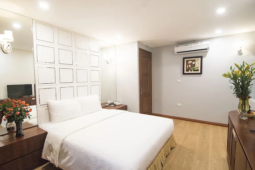 New Century Hotel - photo 9