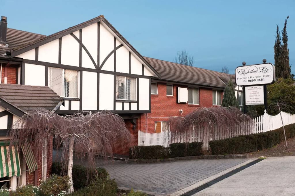 Elizabethan Lodge - photo 9