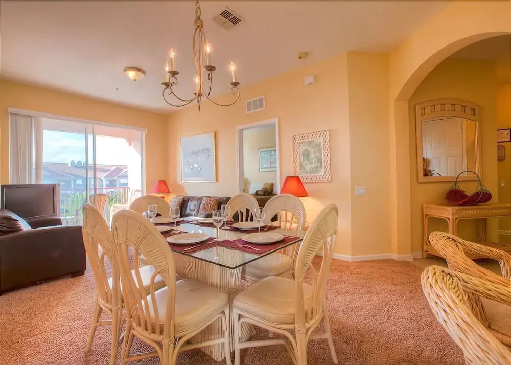 Newly Remodeled Lakeview Penthouse, Near Conv. Ctr - photo 3