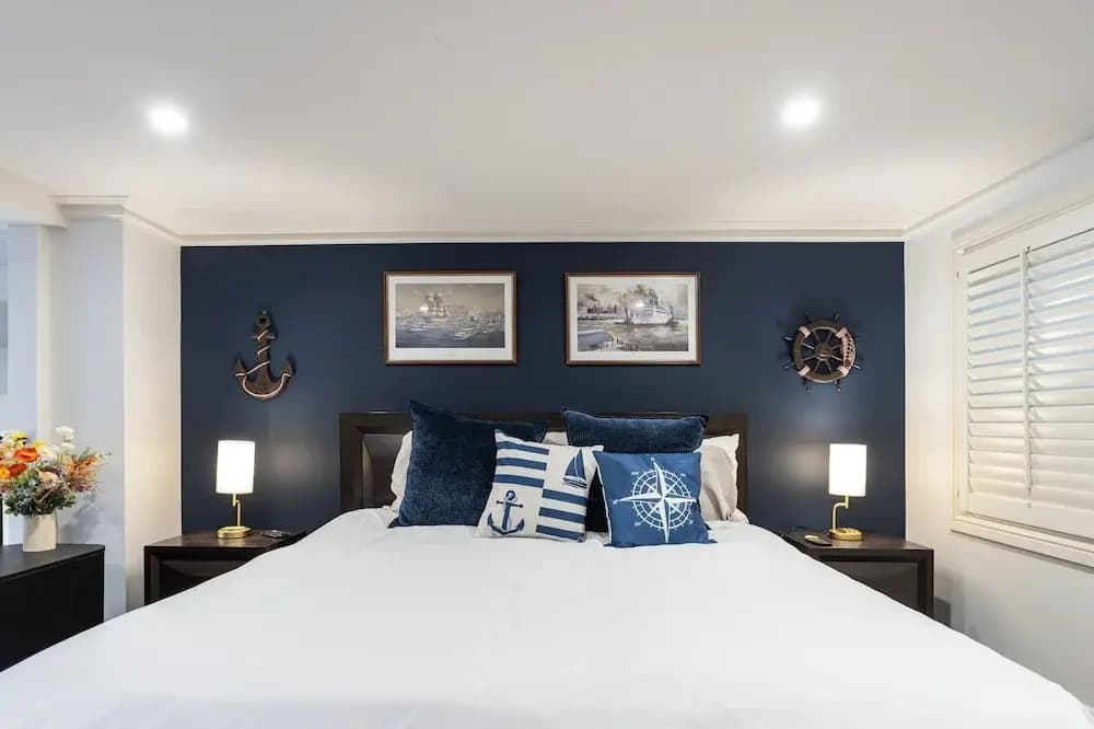 King Bed Luxury View - Captains Retreat - photo 2