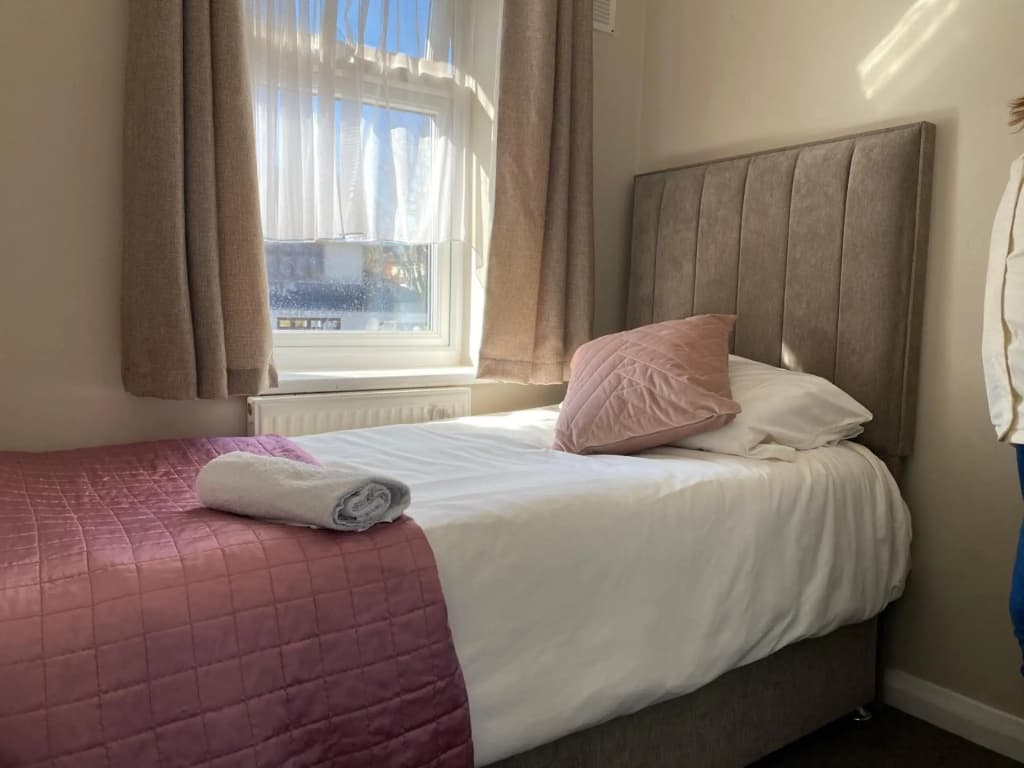 12 Harlesden Road close to ExCel - photo 3