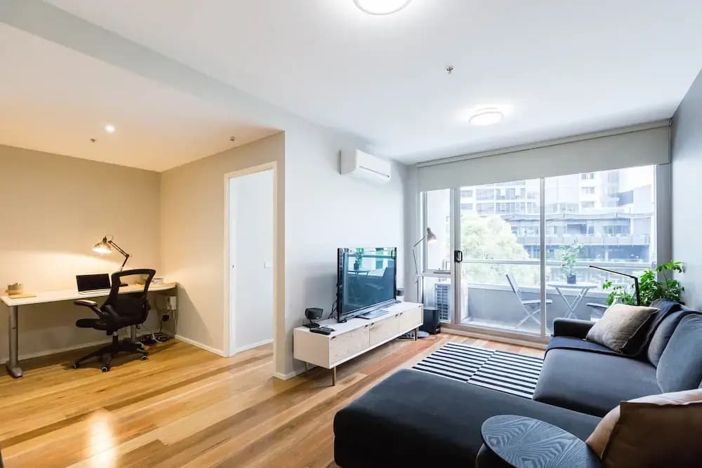 SANDRA, 1BDR Carlton Apartment - photo 14