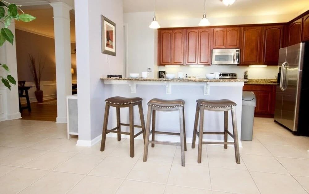Lake View Vista Cay 3 Bed 2 Bath Condo 3 Bedroom Condo - photo 25