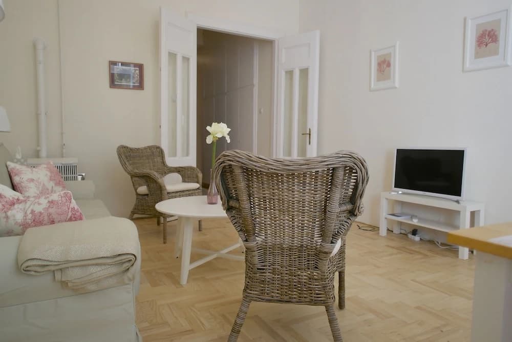Budget Apartment by Hi5 - Veres Pálné - photo 5