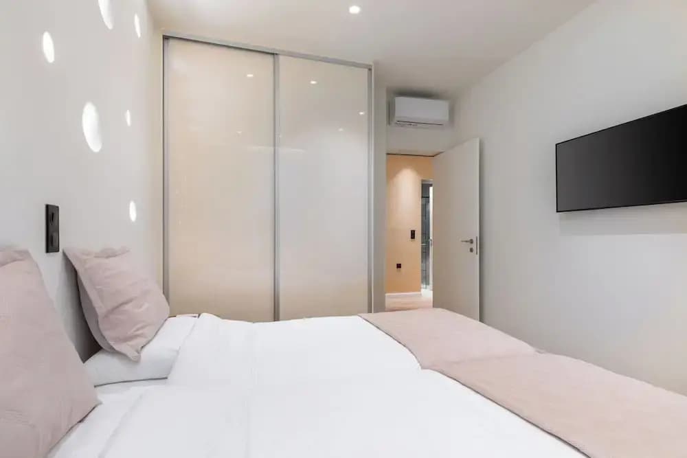 J&A Luxury Residence - photo 3