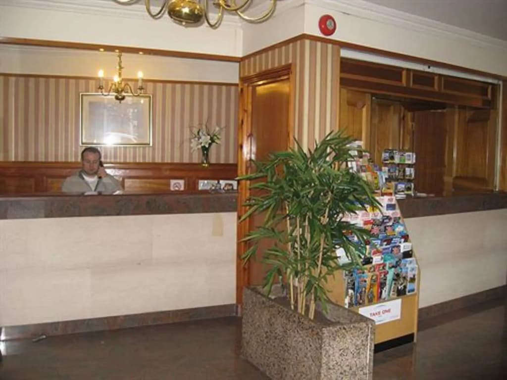 Carlton Hotel - photo 2