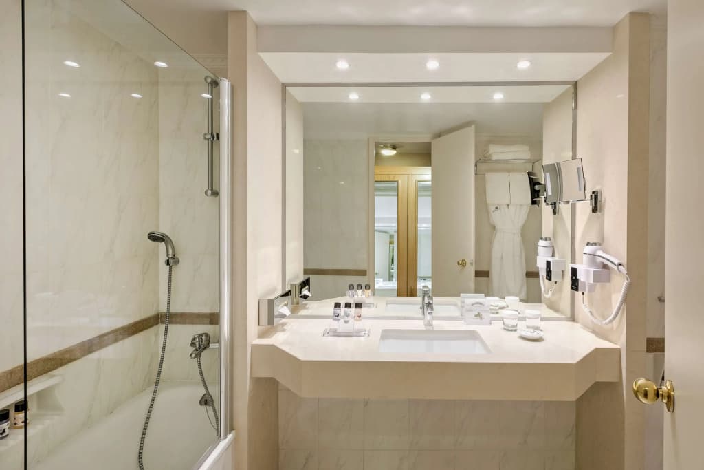 Divani Caravel Hotel - photo 9