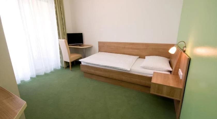 Hotel Bauer Rauchenwarth - photo 3