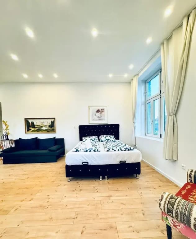 Spacious 3BR Near Kaufpark Alterlaa - photo 33