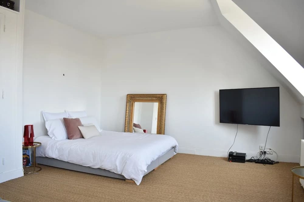 1 Bedroom Apartment Near Champs Elysee - photo 1