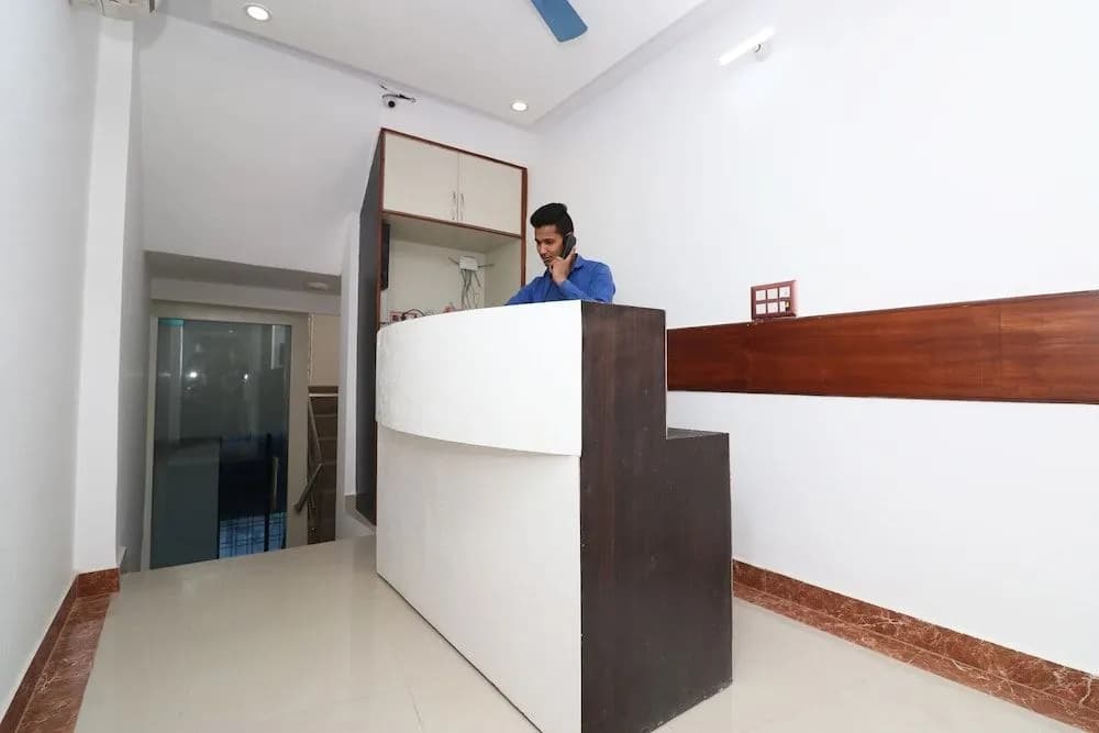 OYO 29952 D Comfort Residency - photo 11