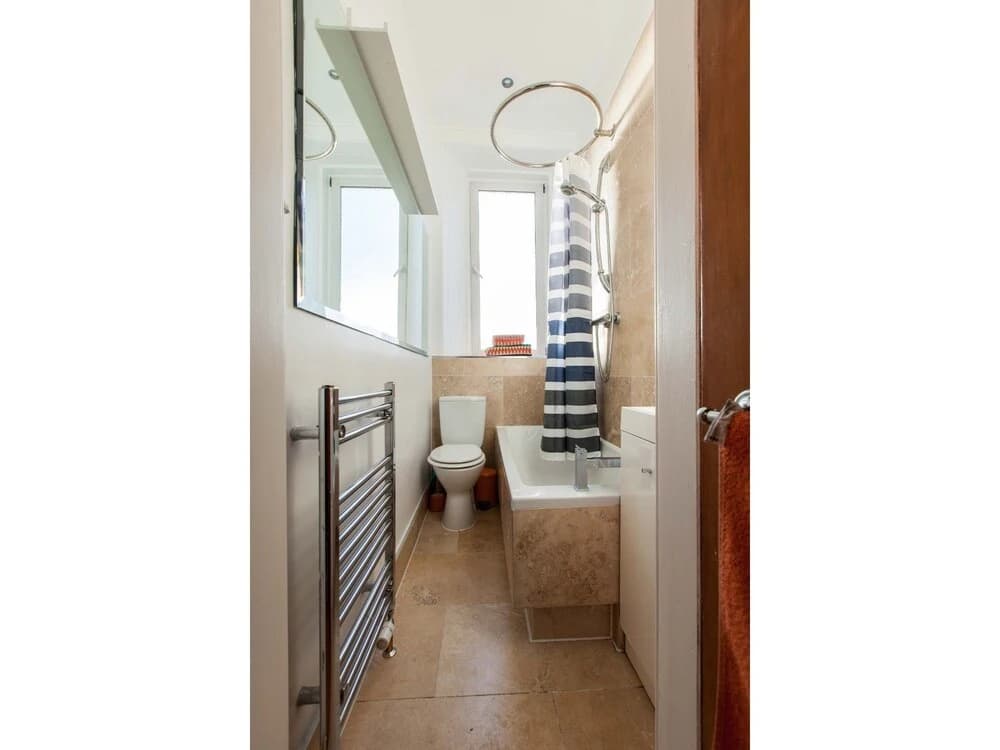 Spacious Leith Flat For 4 W/ Skyline View - photo 6