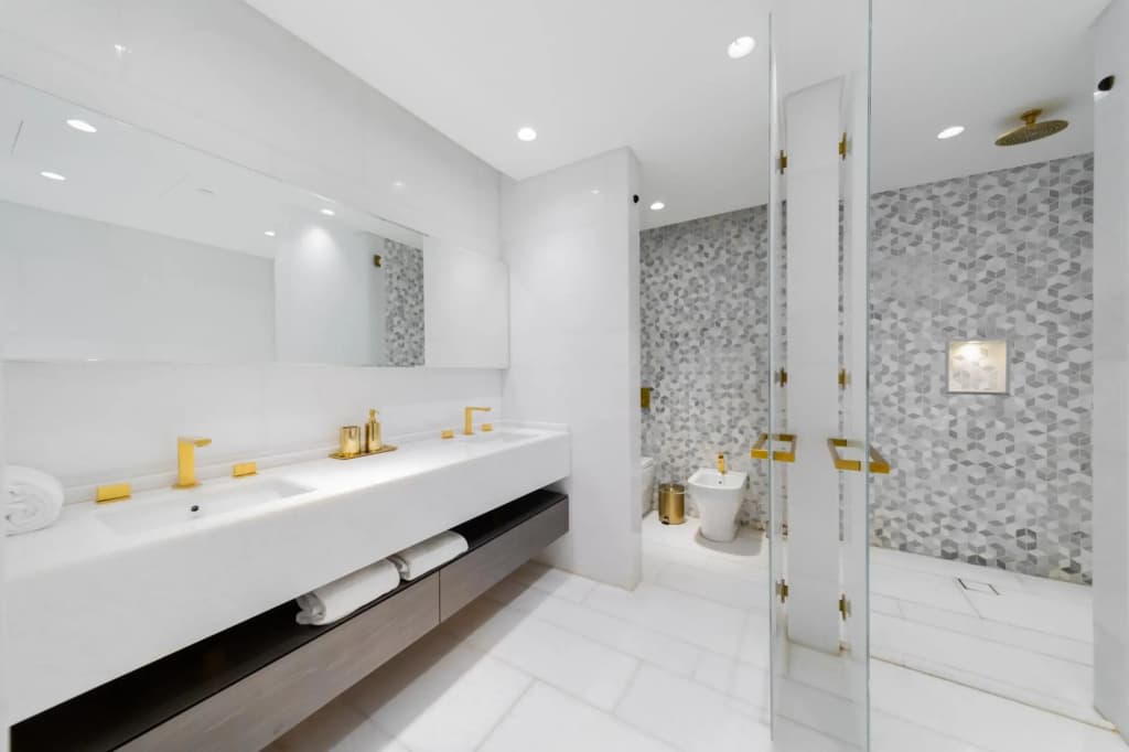 DXB - Five - 41208 - PJ - photo 9