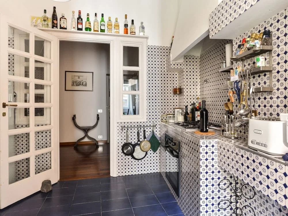 Spanish Steps Apartment - photo 9