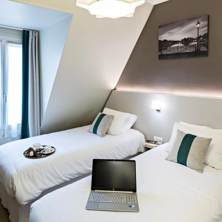 Modern Hotel - photo 32