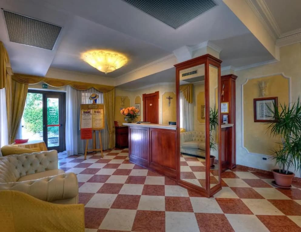 Russo Palace Hotel - photo 2