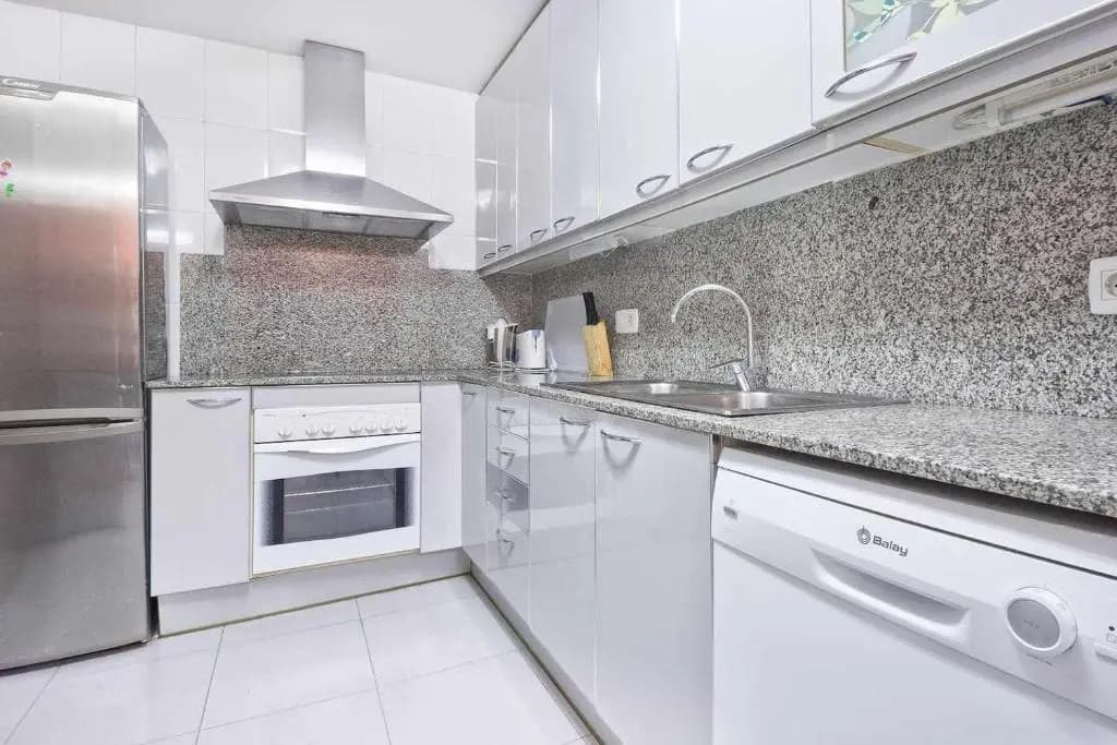 Comfortable 4 rooms 2Bath w balcony - photo 17