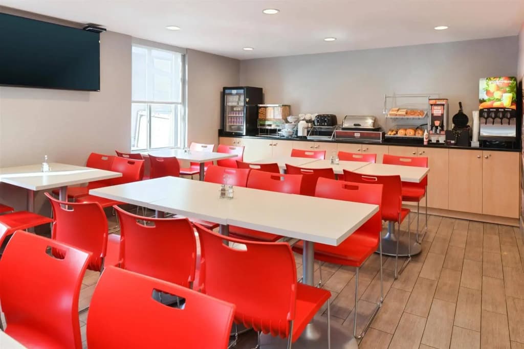 Red Lion Inn and Suites Brooklyn - photo 16
