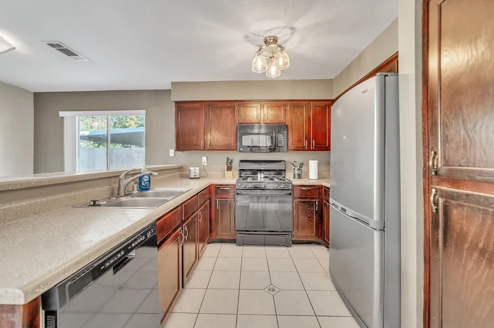 Las Vegas Oasis With Sparkling Pool 3 Bedroom Home by Redawning - photo 17