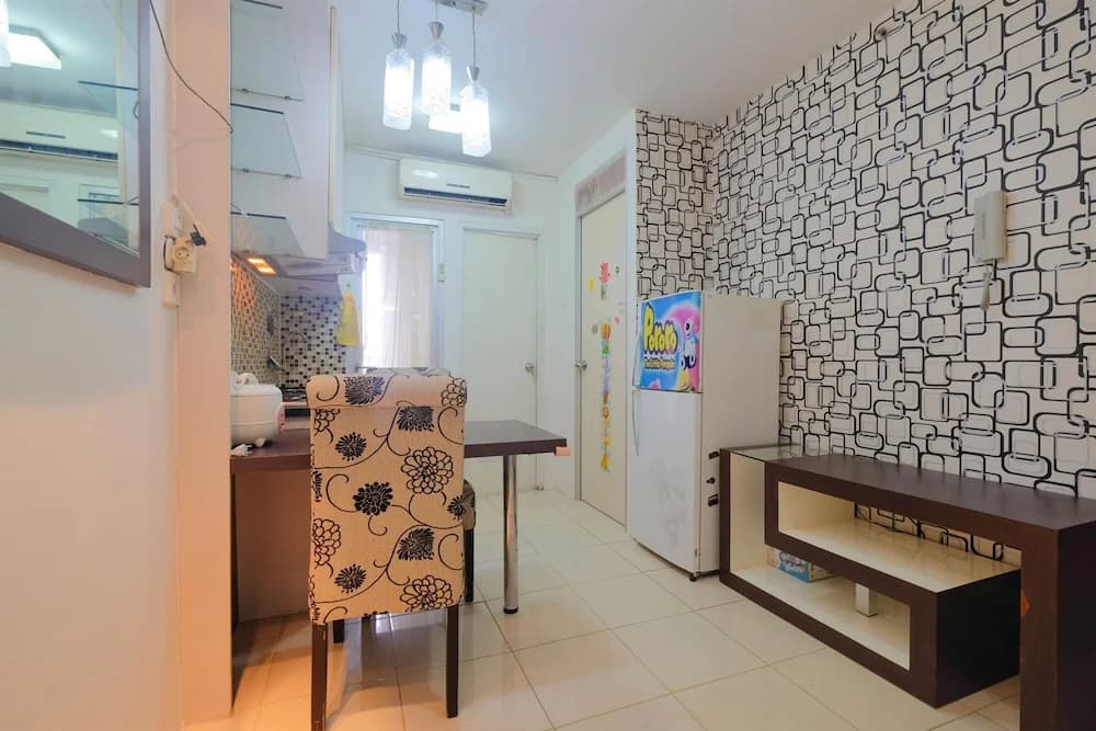 Emerald Functional 2BR Apartment Gading Nias - photo 9