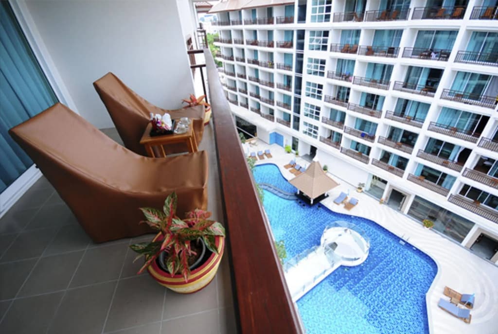 Crystal Palace Pattaya Hotel - photo 13