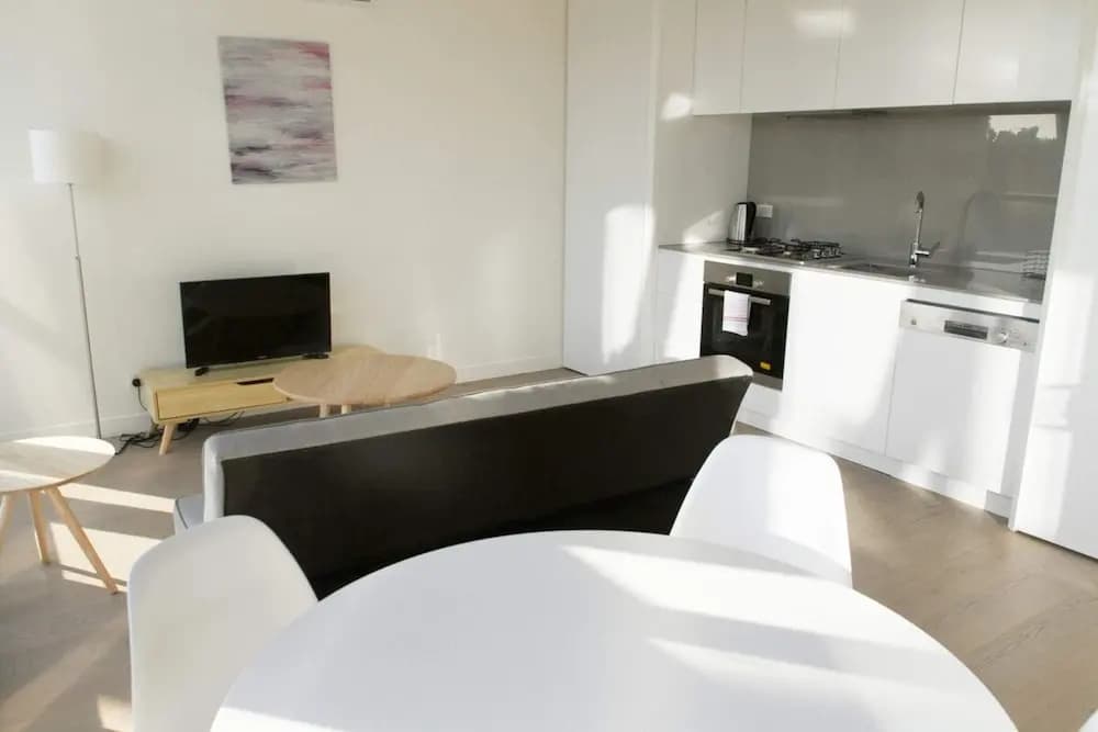 Modern Light-filled Luxury 1bedroom Apartment in South Melbourne - photo 6