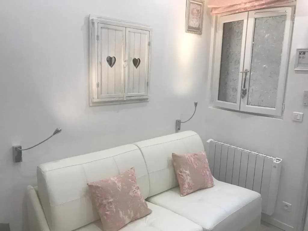 Superb Tiny House in Heart of Paris 1st! - photo 10