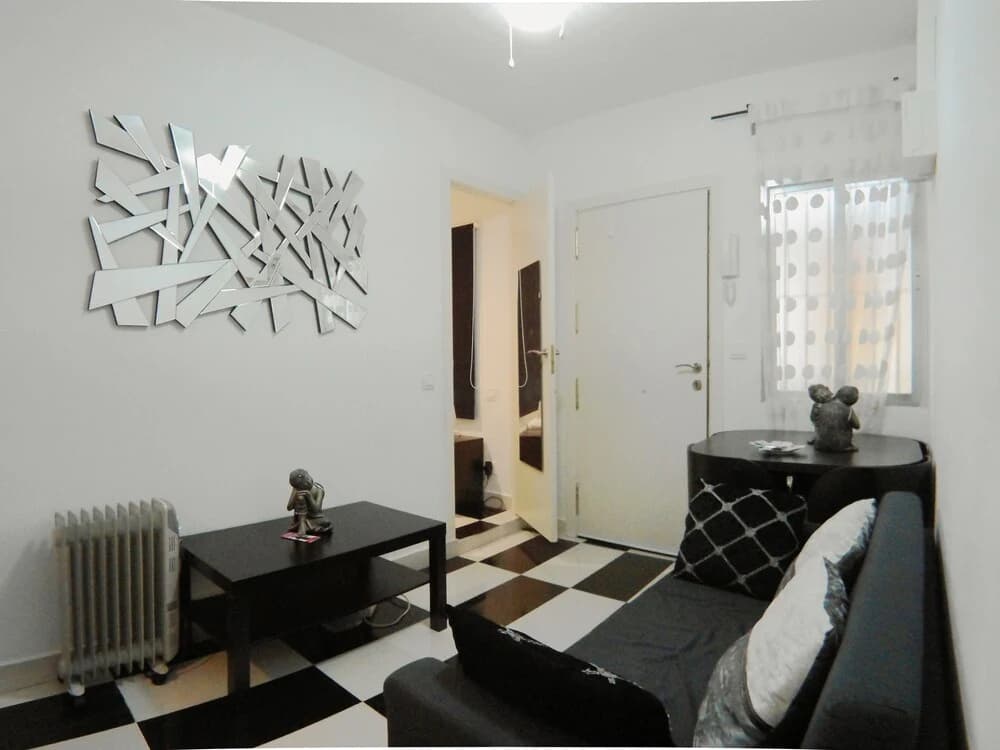 Apartamento interior cercano a Cuatro Caminos - photo 10