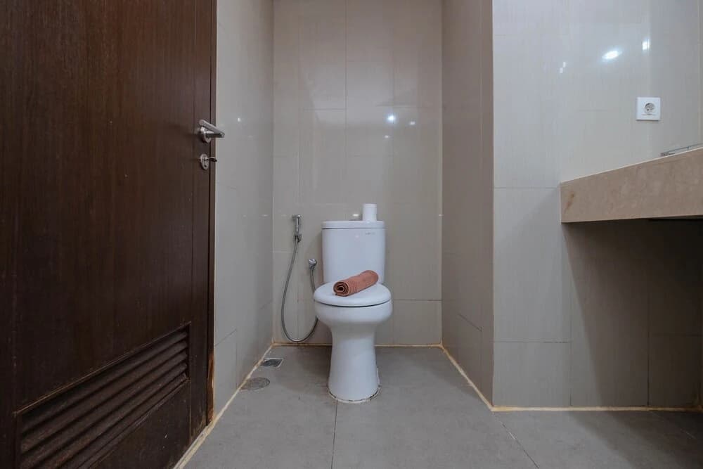 Strategic Location With New Furnished At Studio H Residence Apartment - photo 8