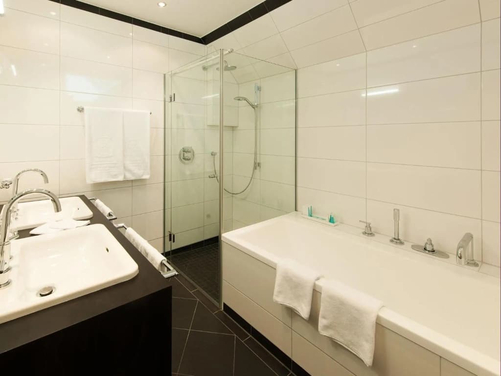 Ambassador Hotel - photo 7