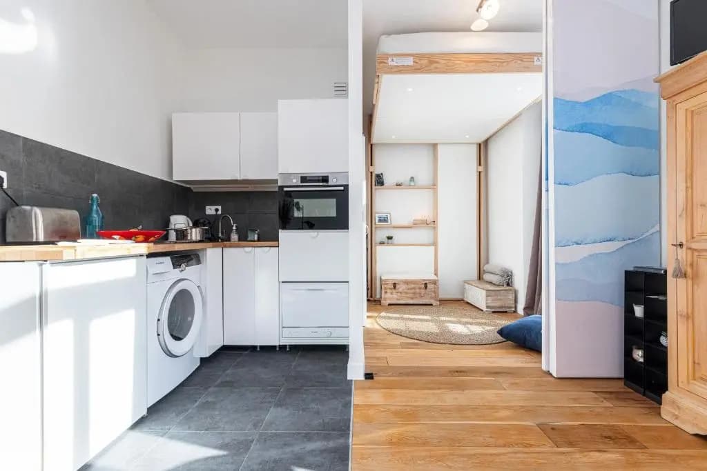 1 Bdr Downtown near Place Massena - photo 3
