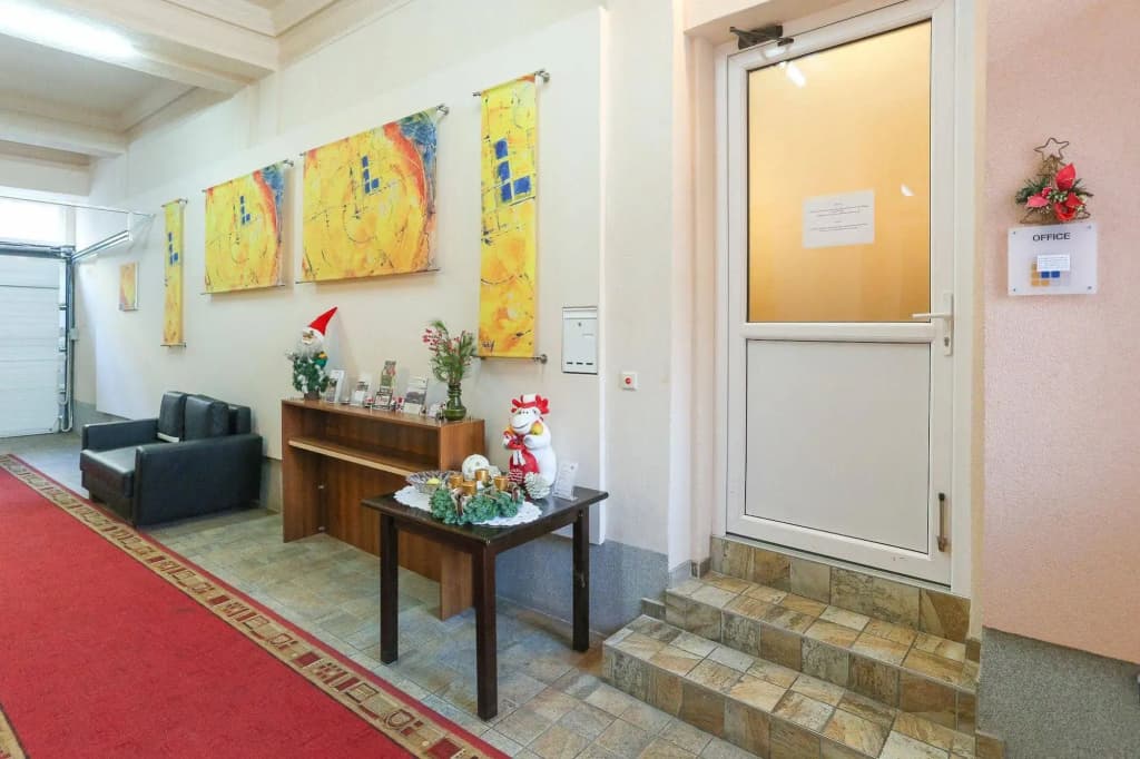 Queens Apartments - photo 11