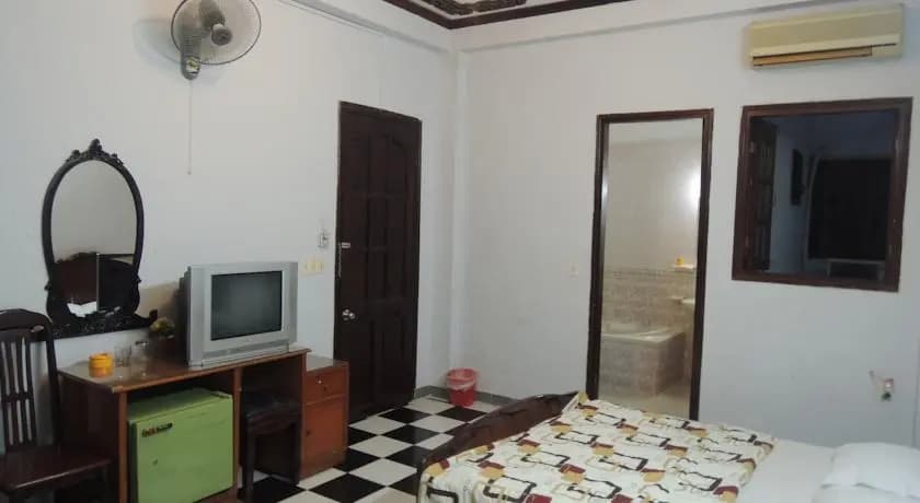 Phi Long Hotel - photo 4