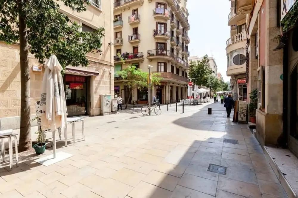 Modern 2 Bed Flat in Trendy Poble Sec - photo 16