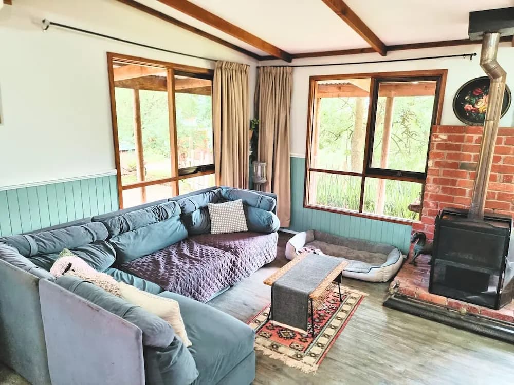 Rustic Country Lane Farmhouse in Lysterfield - photo 4