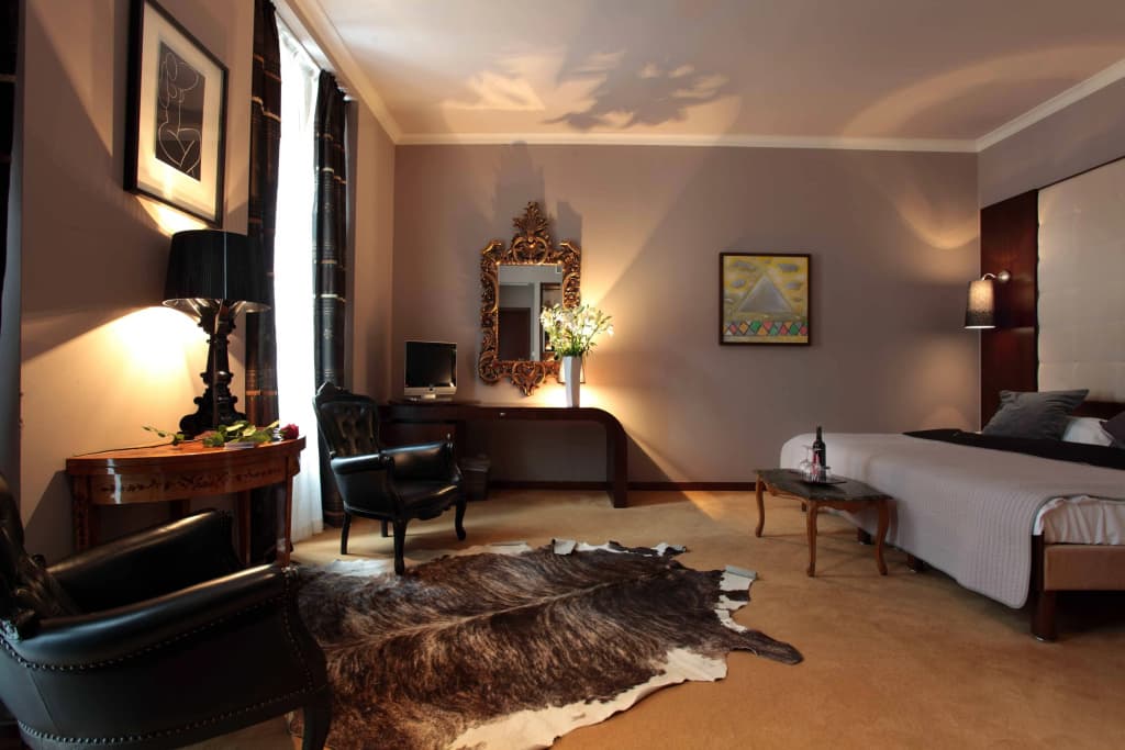Friday Hotel - photo 2