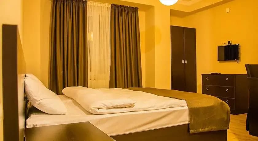 Hotel Hilltop - photo 7