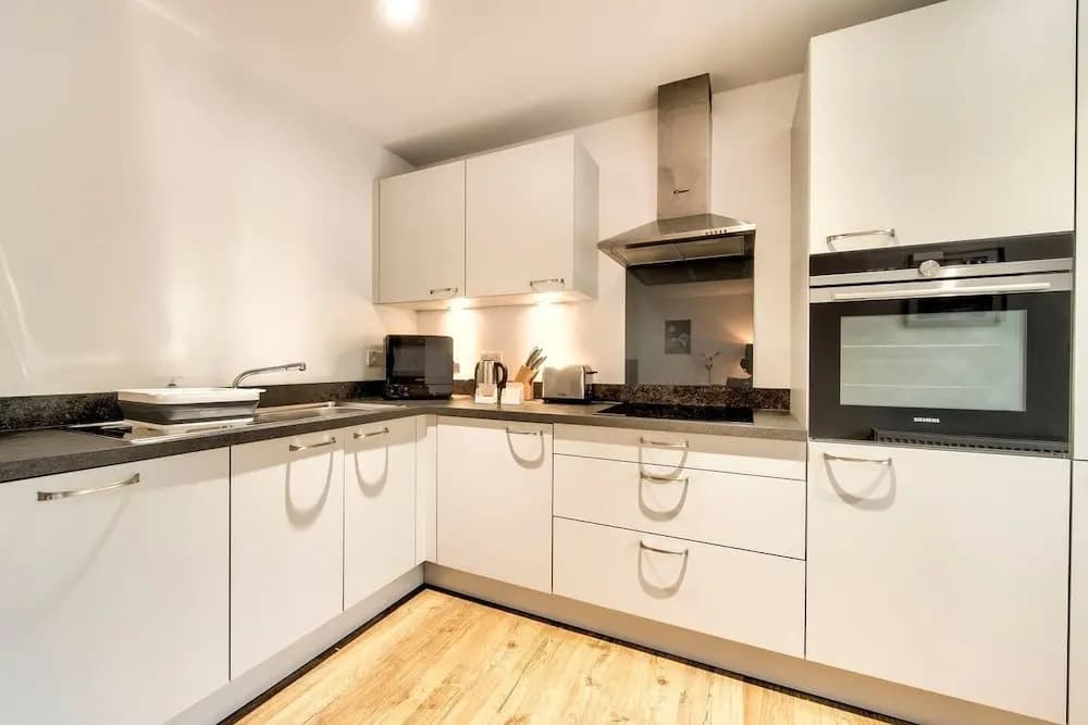 Stylish 2 Bed Apartment, With Easy Access To The City Centre - photo 15
