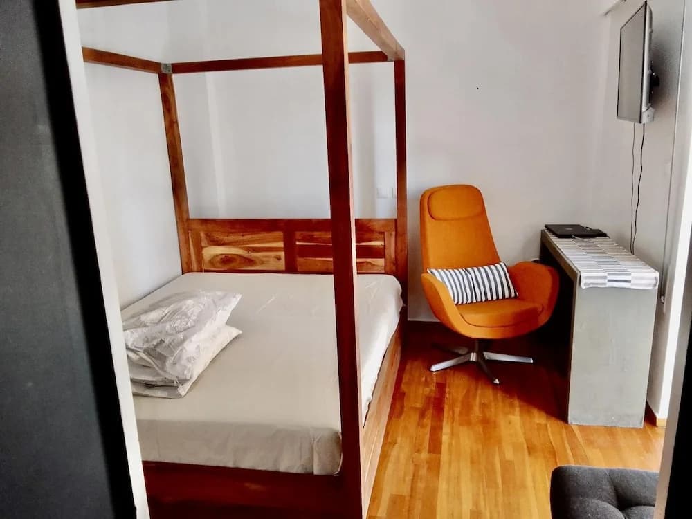 Impeccable 3-bed Apartment in Athens - photo 20